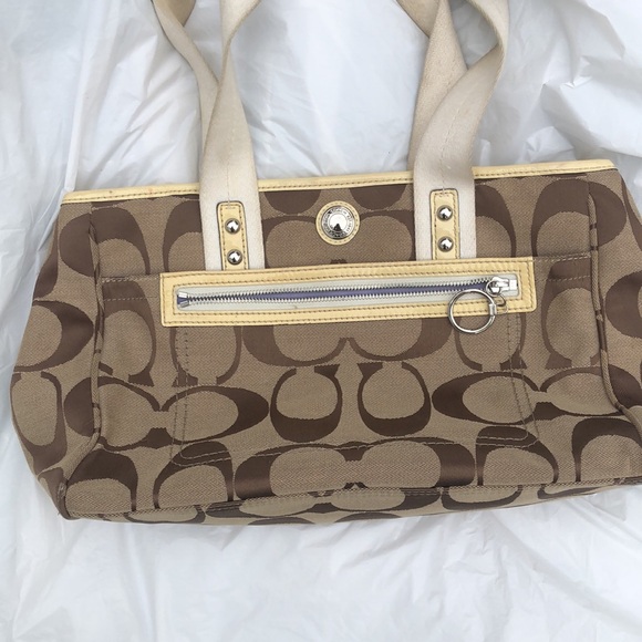 Coach # D1198-F14878 Daisy Signature Tote Bag - Picture 5 of 13